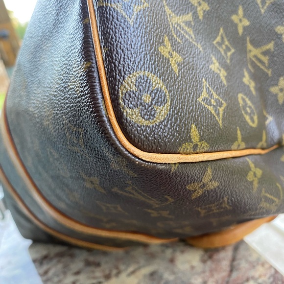 Louis Vuitton Large Handbag Monogram Canvas - Picture 10 of 15